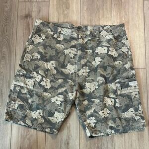 Vintage Wrangler Baggy Wide Leg Cargo Shorts in Green Camo